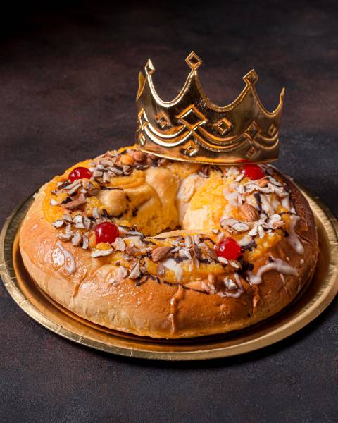 Livraison de Galette des Rois & Brioche pour L'Echappée Culinaire à Antibes et dans les Alpes Maritimes pour l'Épiphanie 2024.